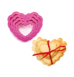 SET 4 TAGLIAPASTA CUORE FESTONATO CM 4/5/6/8 X H 2.2